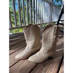 Vintage Cream Acme Cowboy Boots Size 7